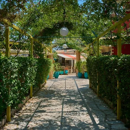 Villaggio Maistro 3* اجيوس ايوانيس